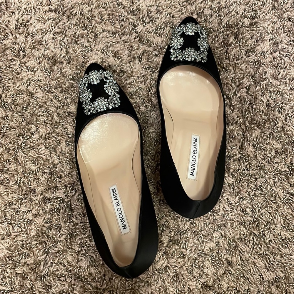 Authentic MANOLO HANGISI in satin black 70